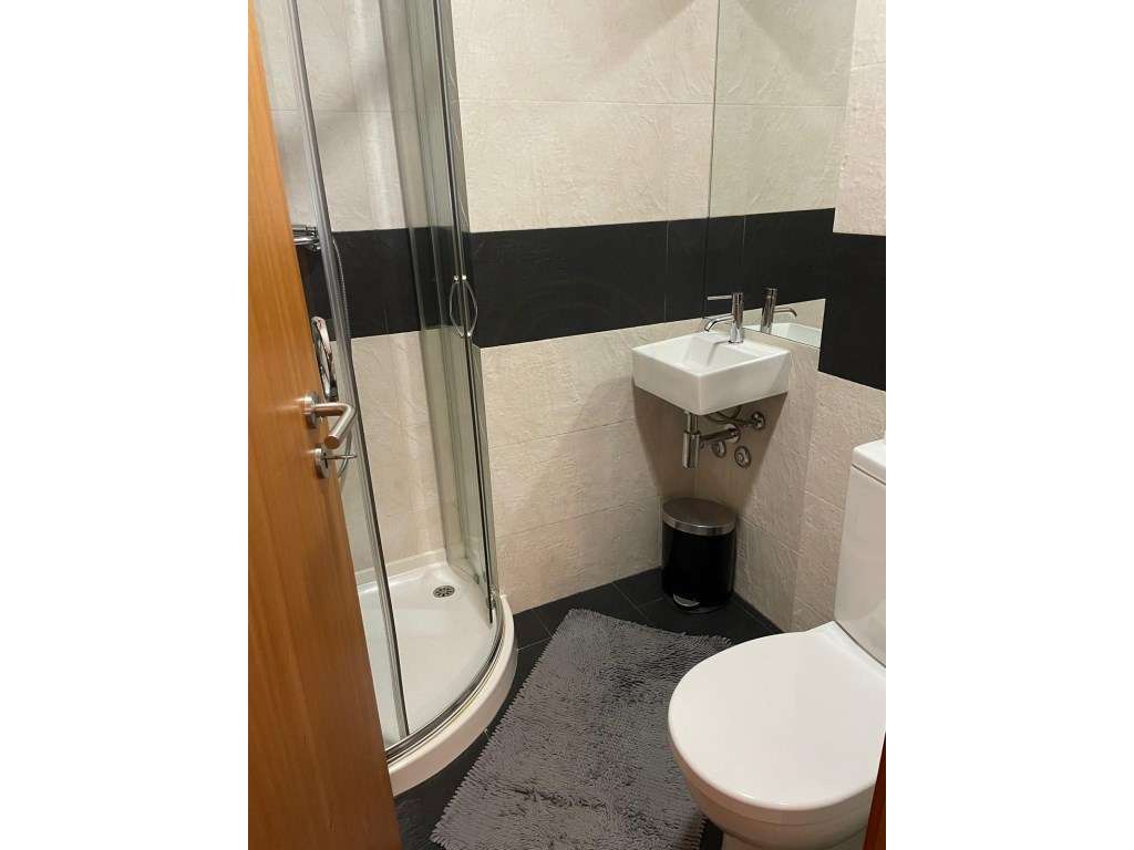 Apartamento T2 com varanda e lugar de garagem para Arrendamento - A... - Grande imagem: 2/8