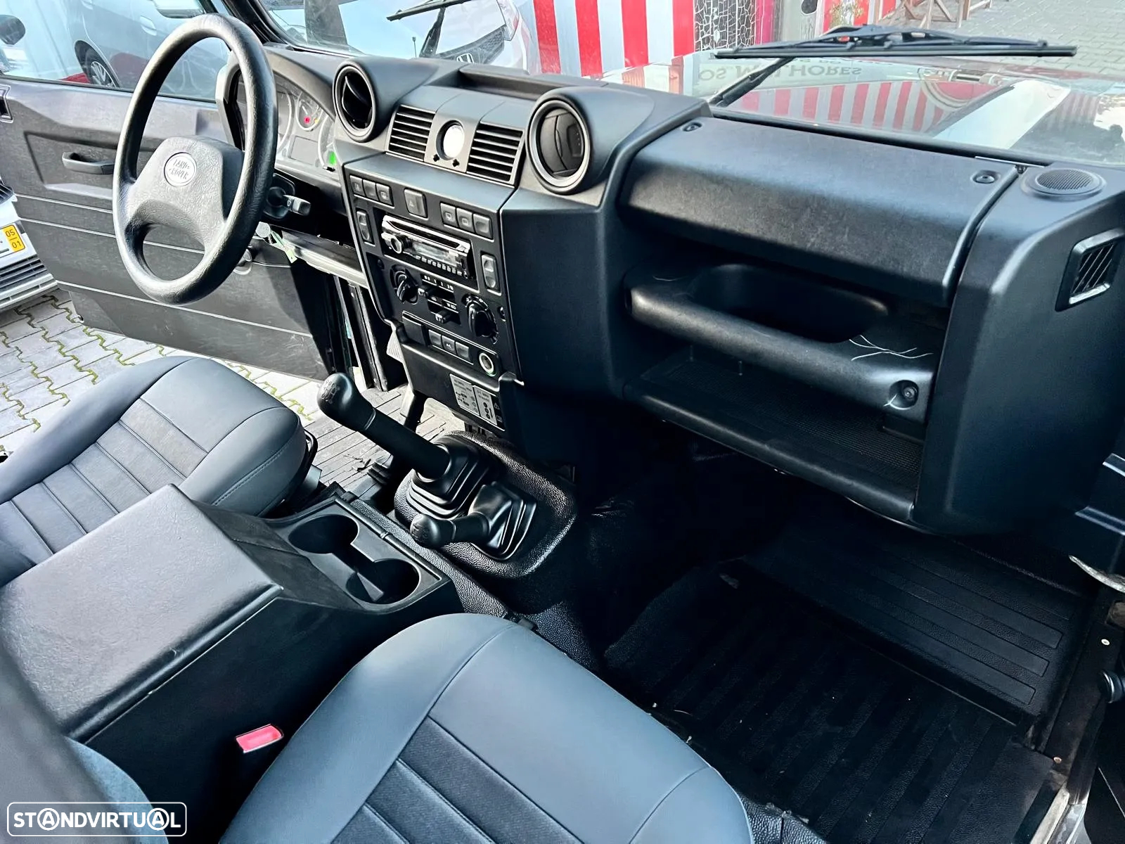 Land Rover Defender - 9