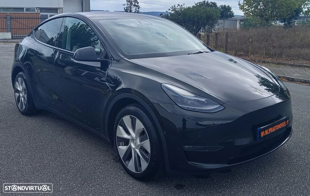 Tesla Model Y Long Range Dual Motor AWD - 3