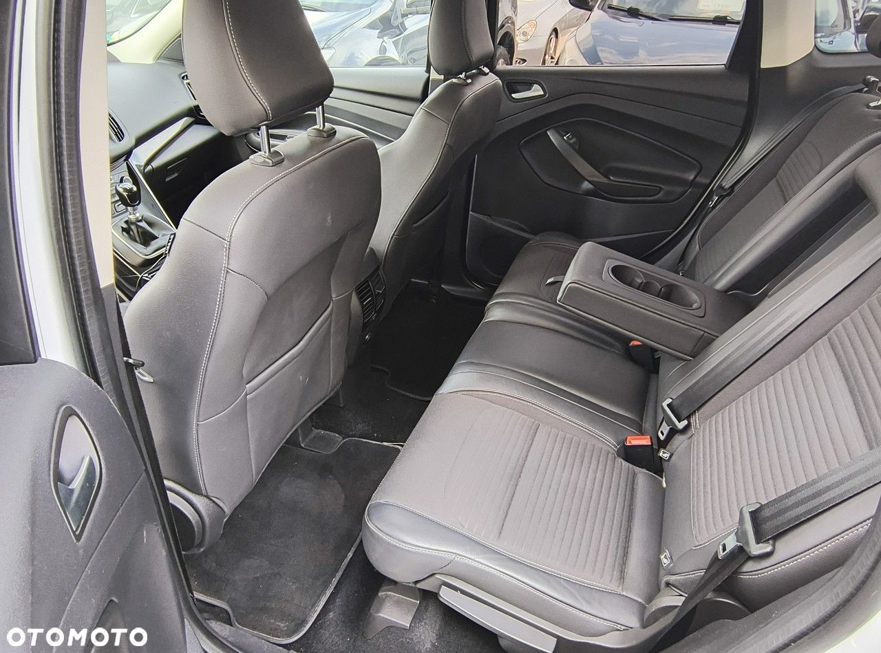 Ford Kuga 1.5 EcoBoost 2x4 Titanium - 12