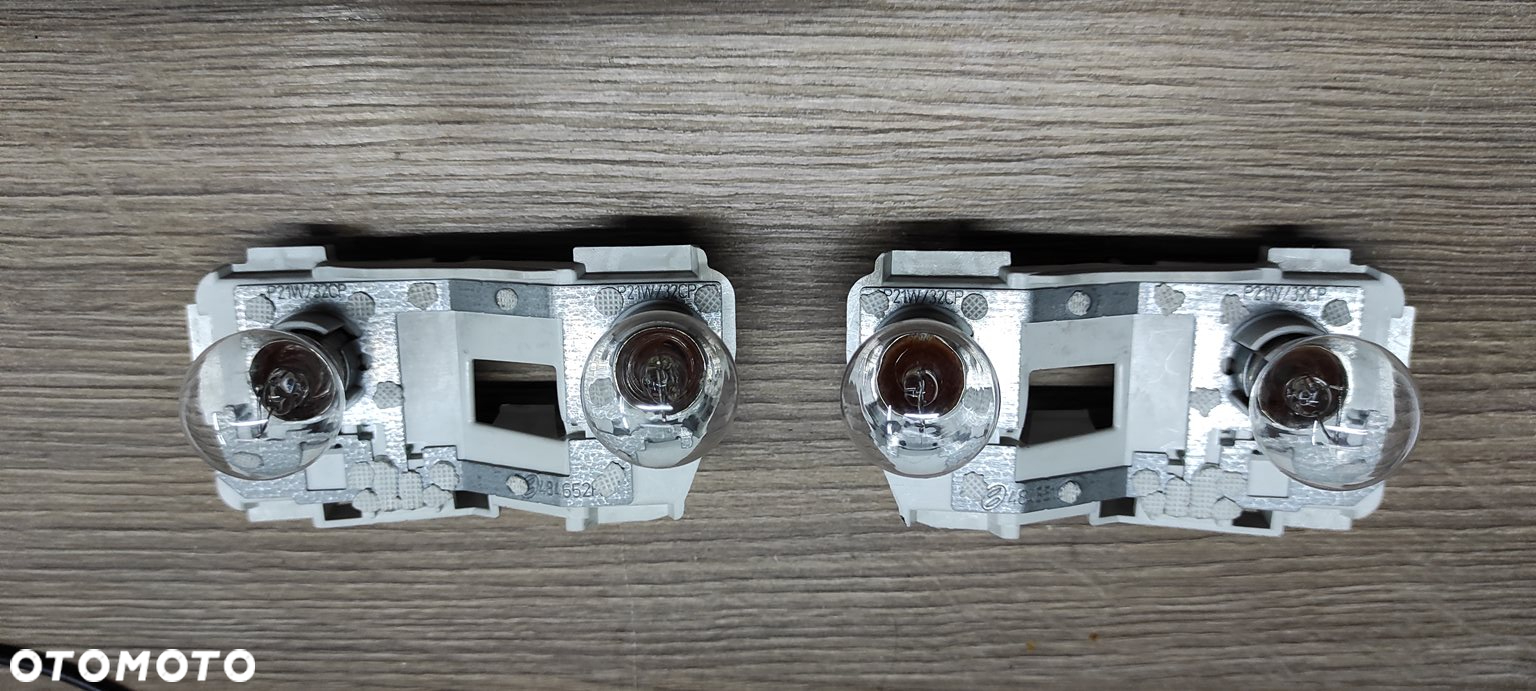 WKŁAD OPRAWKA LAMPY AUDI A4 B7 KOMBI AVANT W KLAPĘ PRAWY LEWY - 2