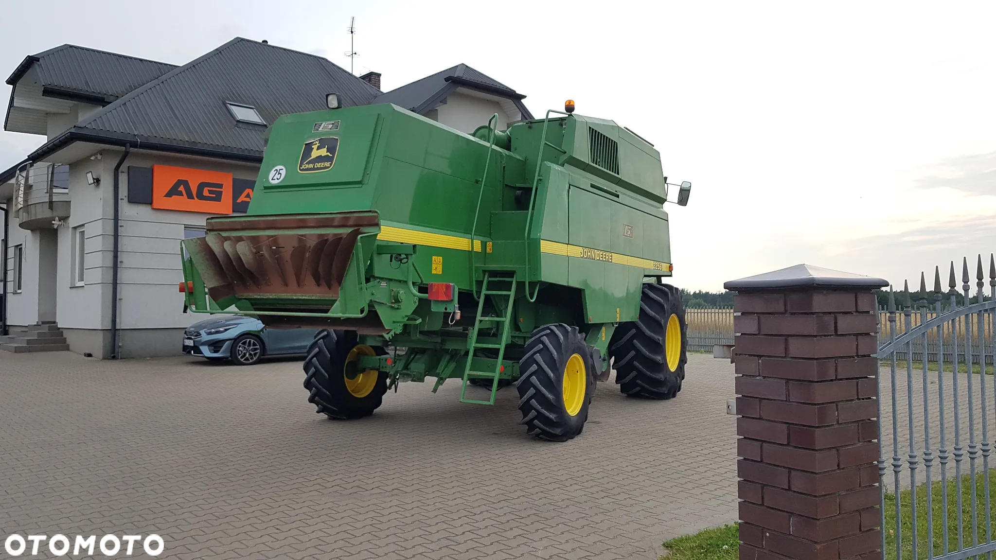 John Deere 2256 - 8