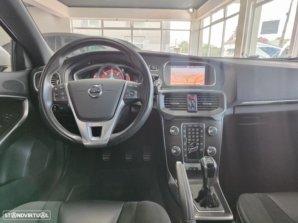 Volvo V40 2.0 D3 R-Design - 39