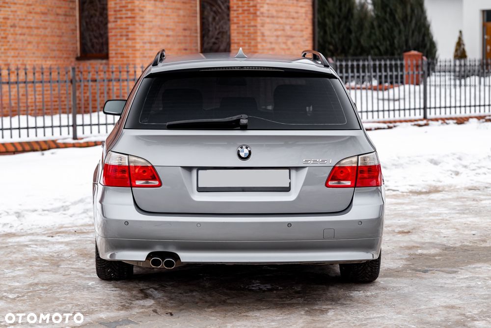 BMW Seria 5 525i Touring - 9
