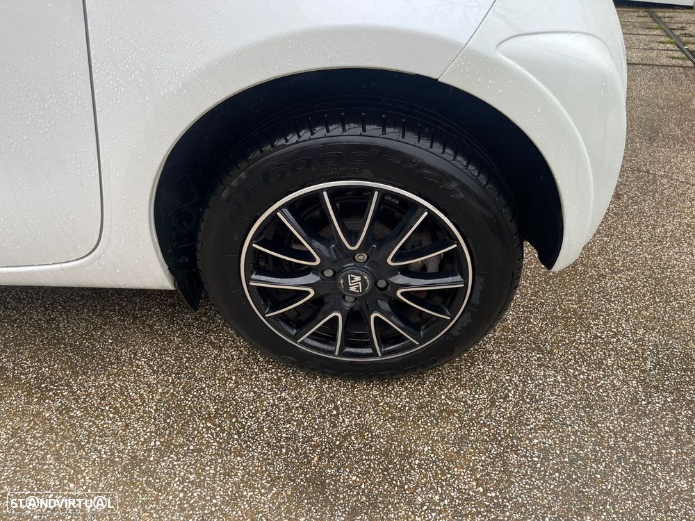 Toyota iQ 1.0 VVT-i 2 EP - 22