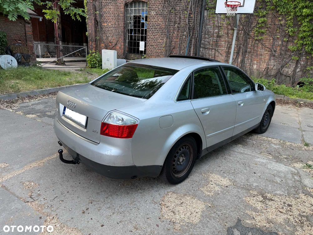 Audi A4 Limousine - 4