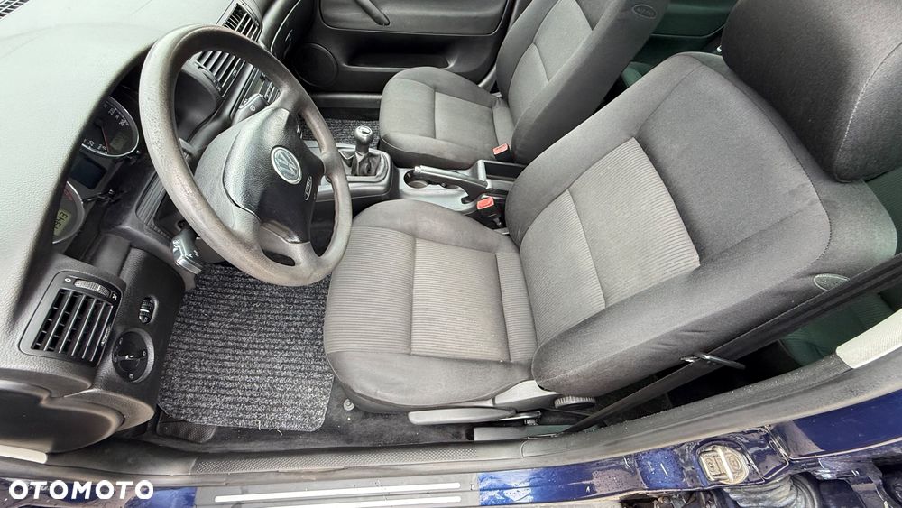 Volkswagen Passat 1.6 Comfortline Family - 13