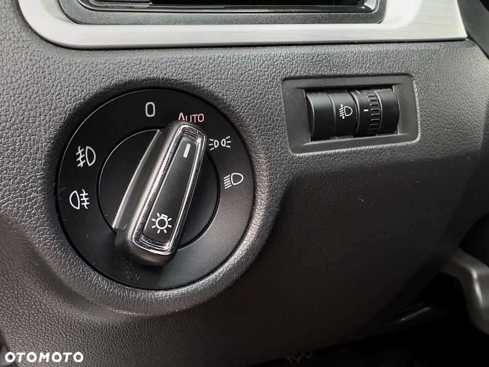 Skoda RAPID 1.2 TSI Ambition - 25