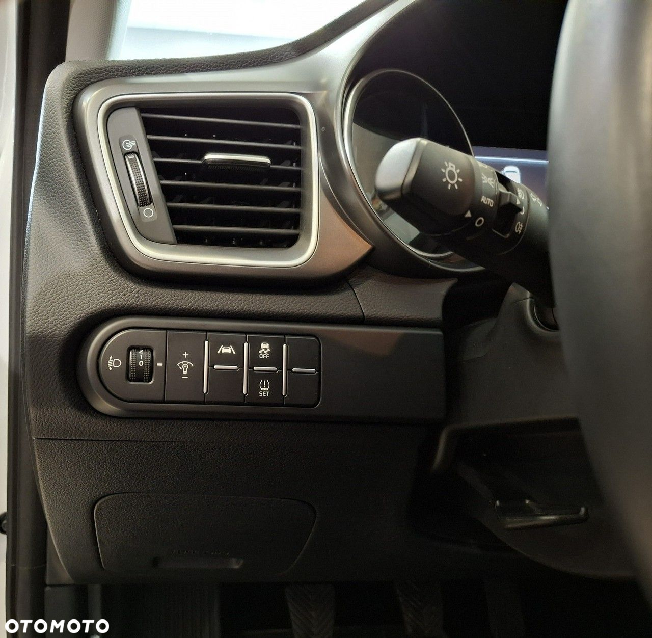 Kia Ceed - 12