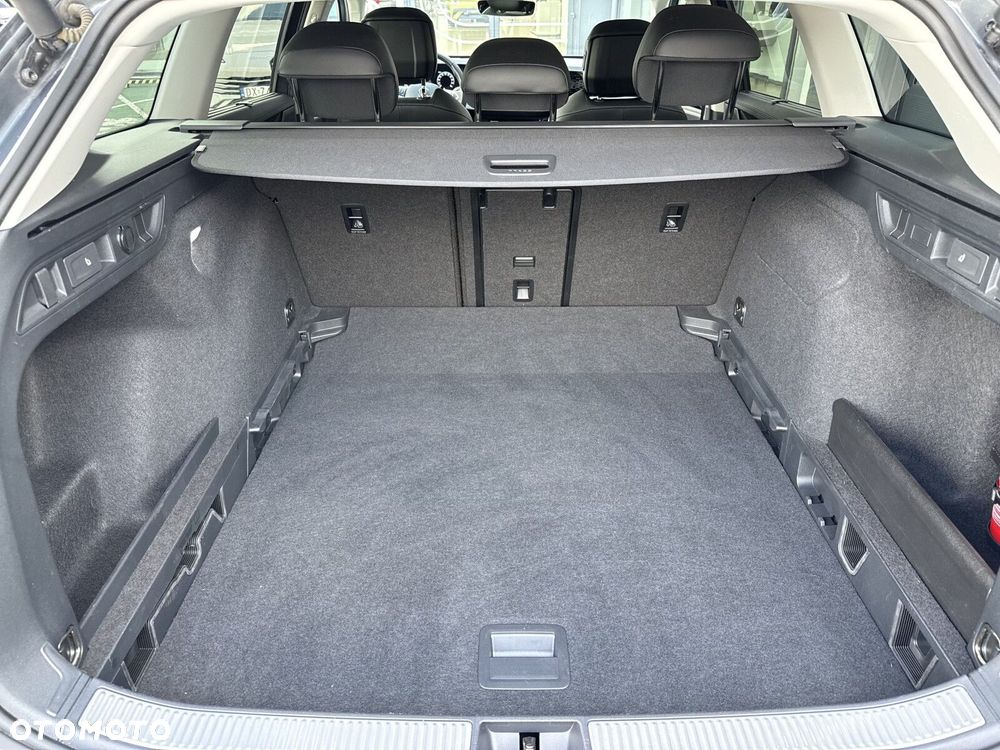 Volkswagen Passat Variant 2.0 TDI EVO Elegance DSG - 34