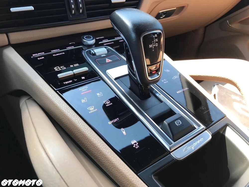 Porsche Cayenne Platinum Edition - 33