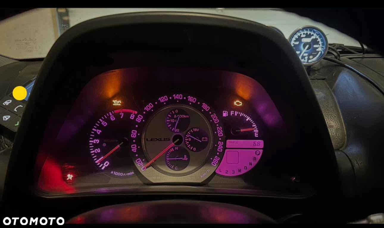 Lexus IS 300 Sport - 13