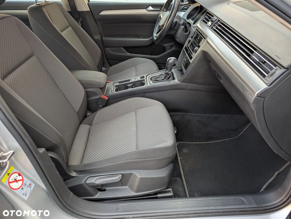 Volkswagen Passat - 21
