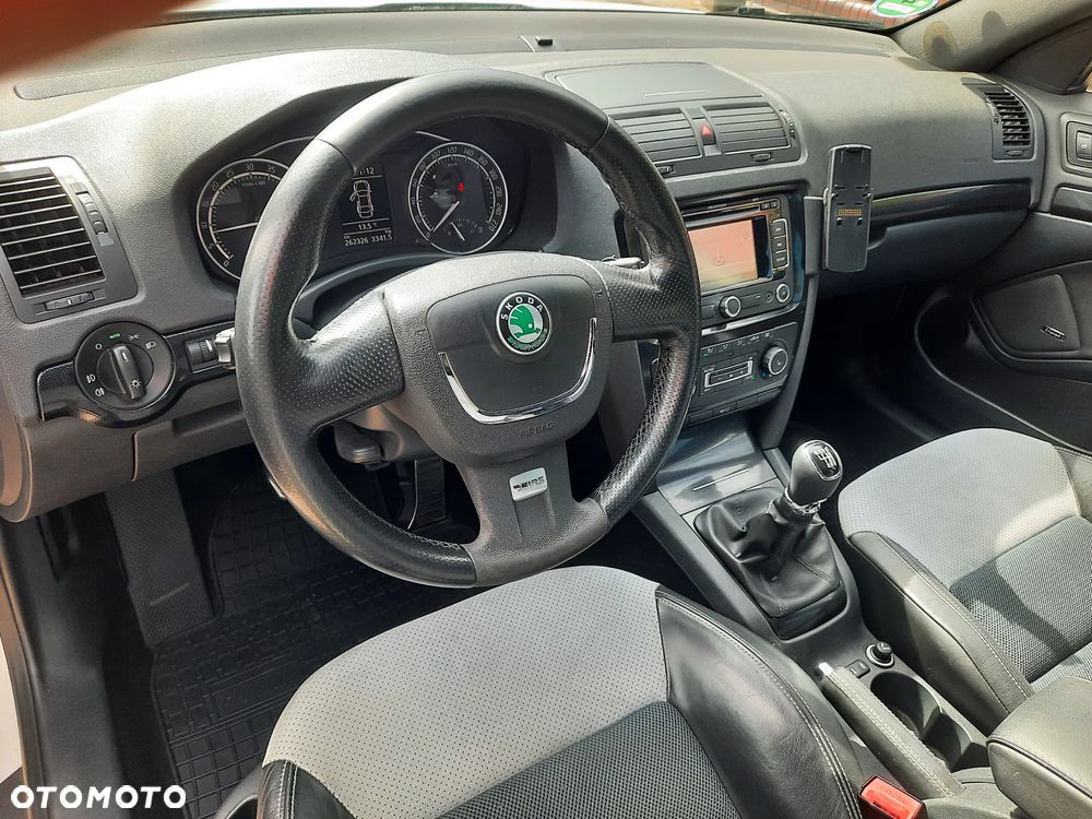 Skoda Octavia 2.0 TDI CR DPF RS - 17