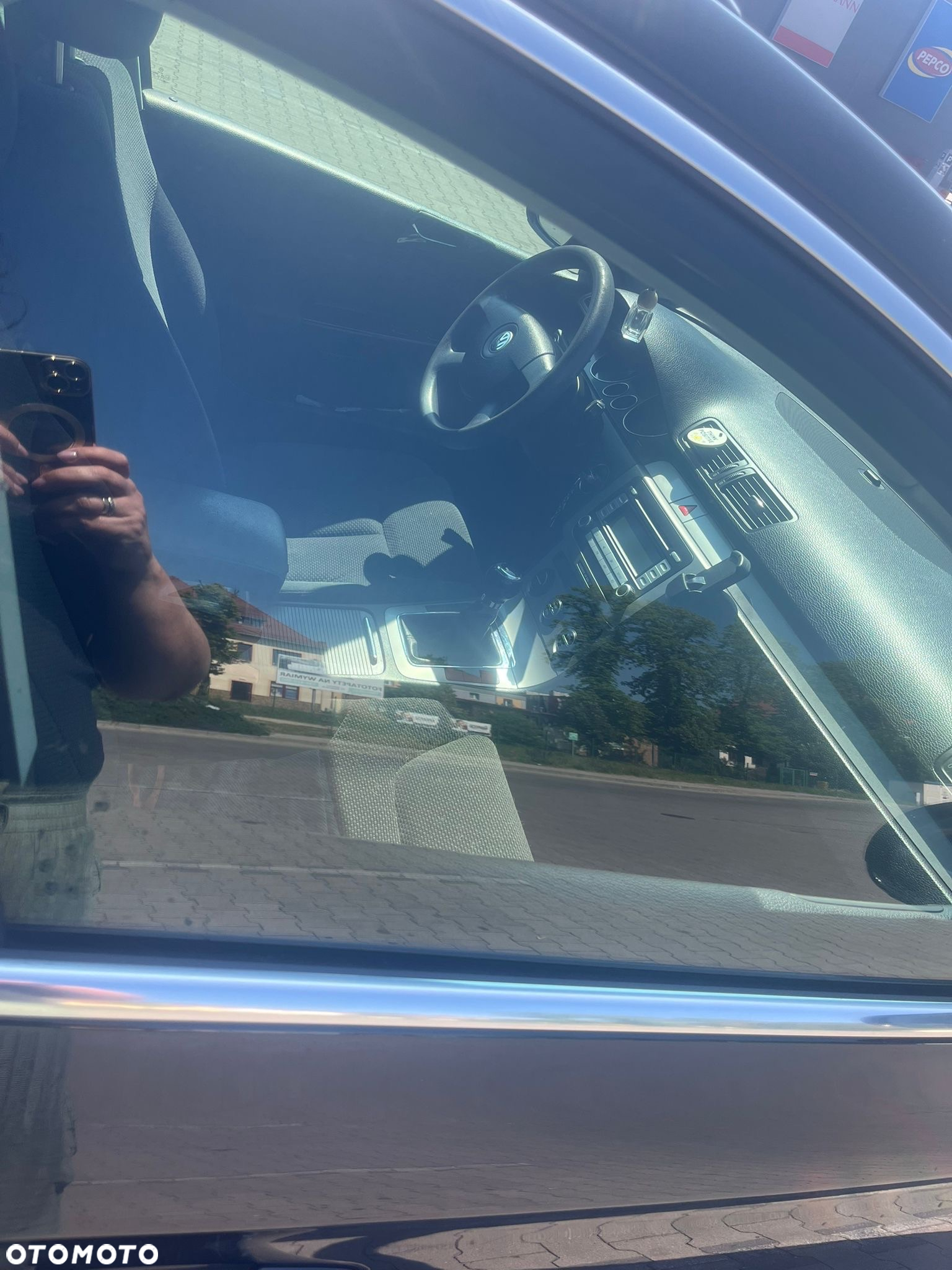 Volkswagen Passat 1.6 FSI Comfortline - 4