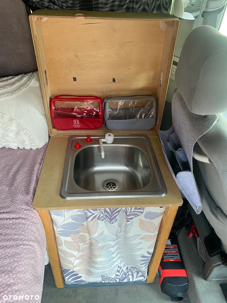 Volkswagen Caravelle - 19