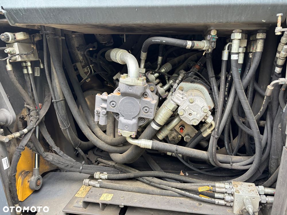 Volvo P7820C ABG Rozściełacz Asfaltu na gąsienicach 2017rok układarka 2,5-5m Niwelacja, stan bdb import - 36
