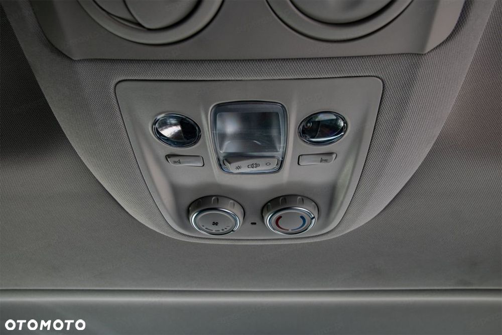 Opel Zafira - 11