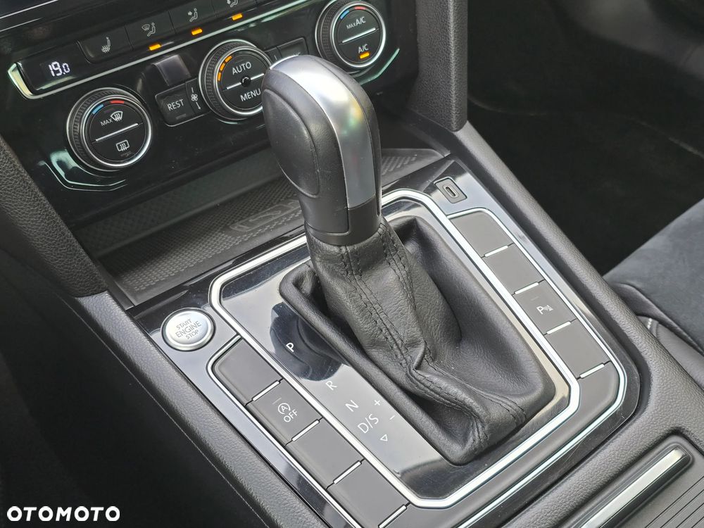 Volkswagen Passat 2.0 TDI Elegance DSG - 16