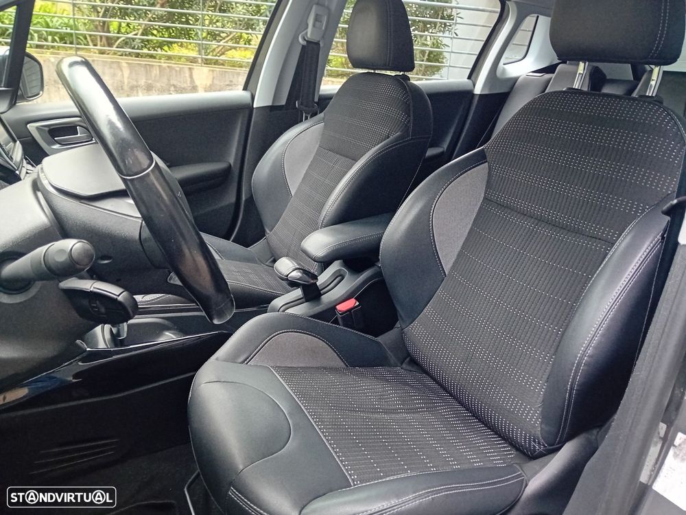 Peugeot 2008 1.2 PureTech Allure EAT6 - 16