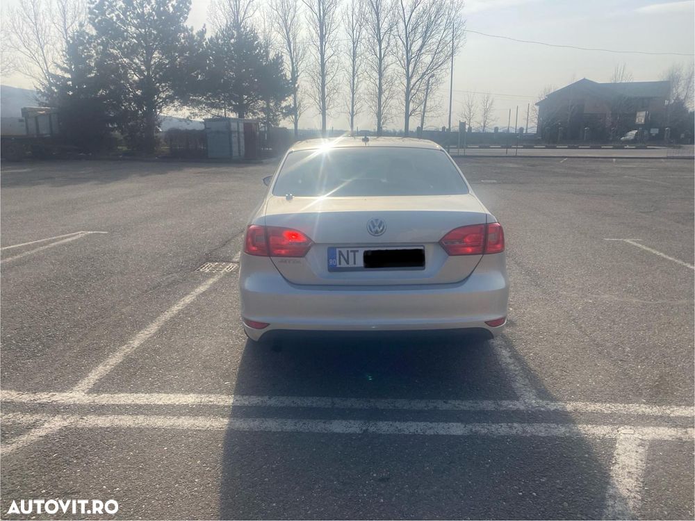 Volkswagen Jetta - 3