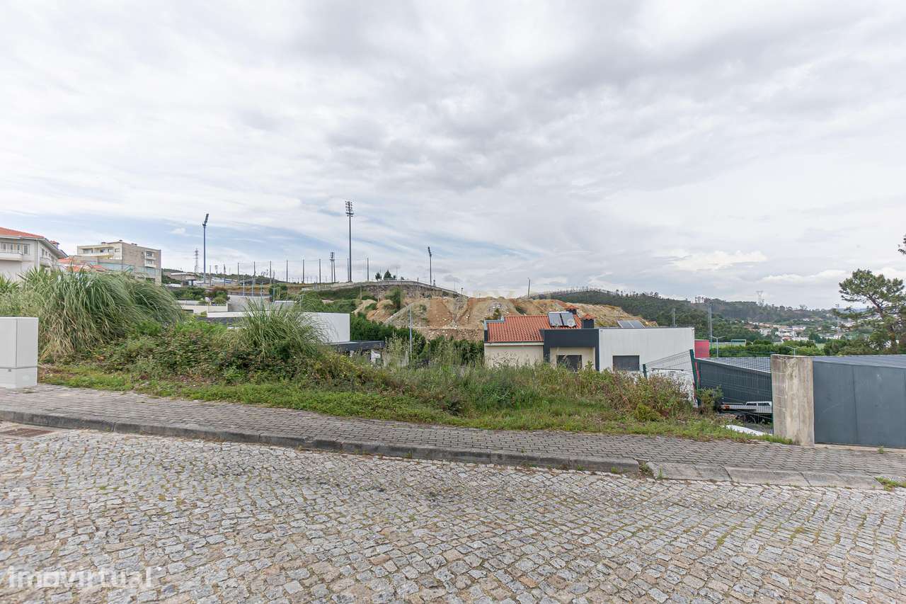 Terreno Urbano com Projeto para Moradia Moderna em Lordelo – Paredes - Grande imagem: 2/20
