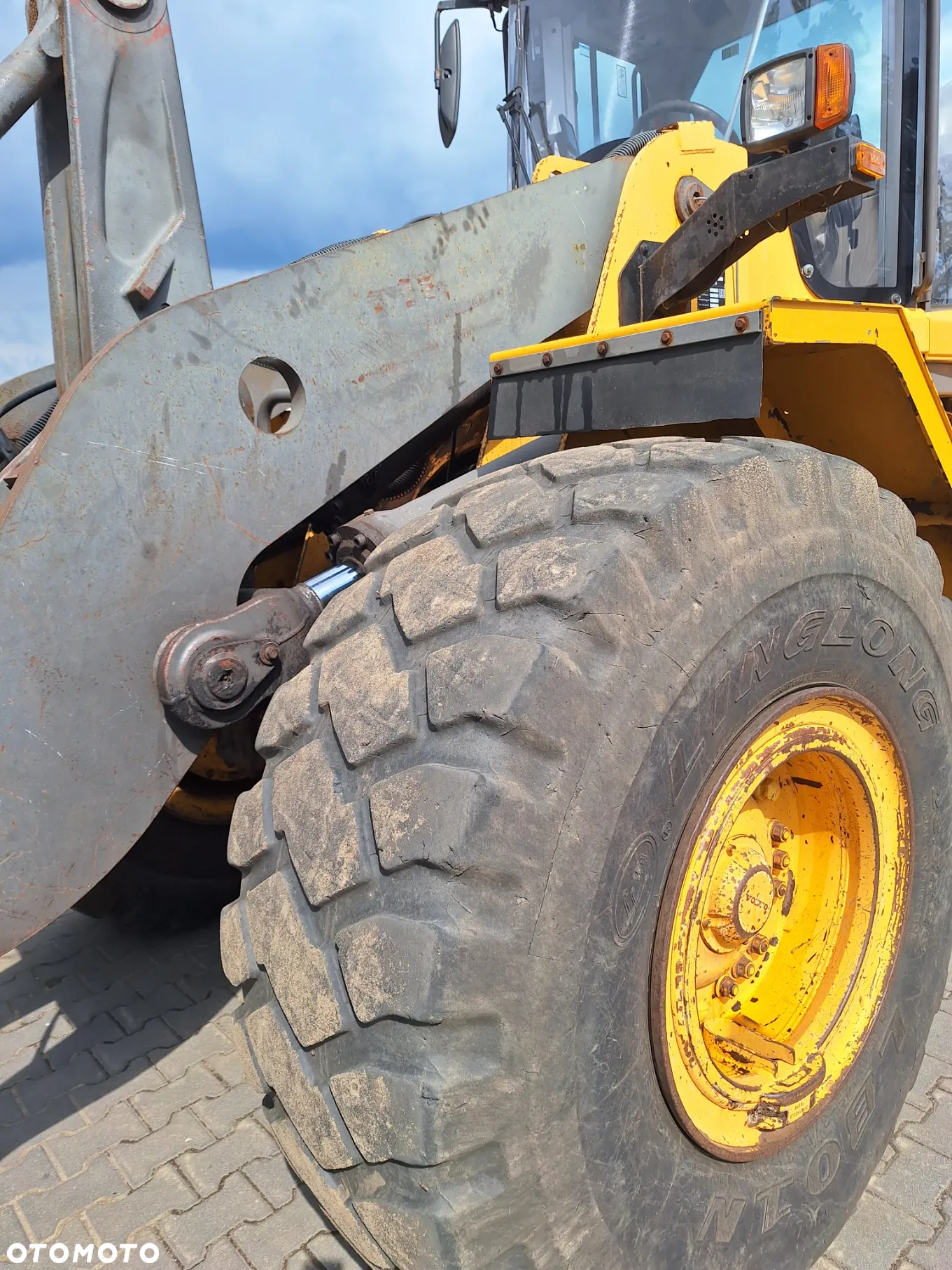 Volvo L120F - 17