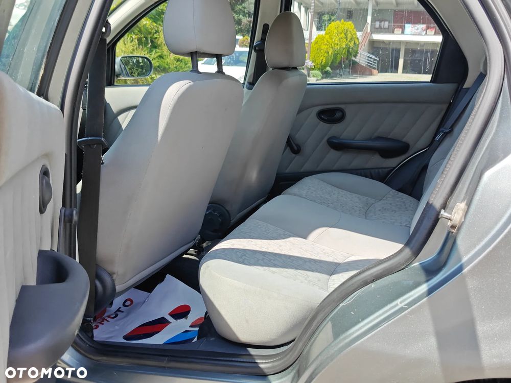 Fiat Albea 1.4 Dynamic - 11