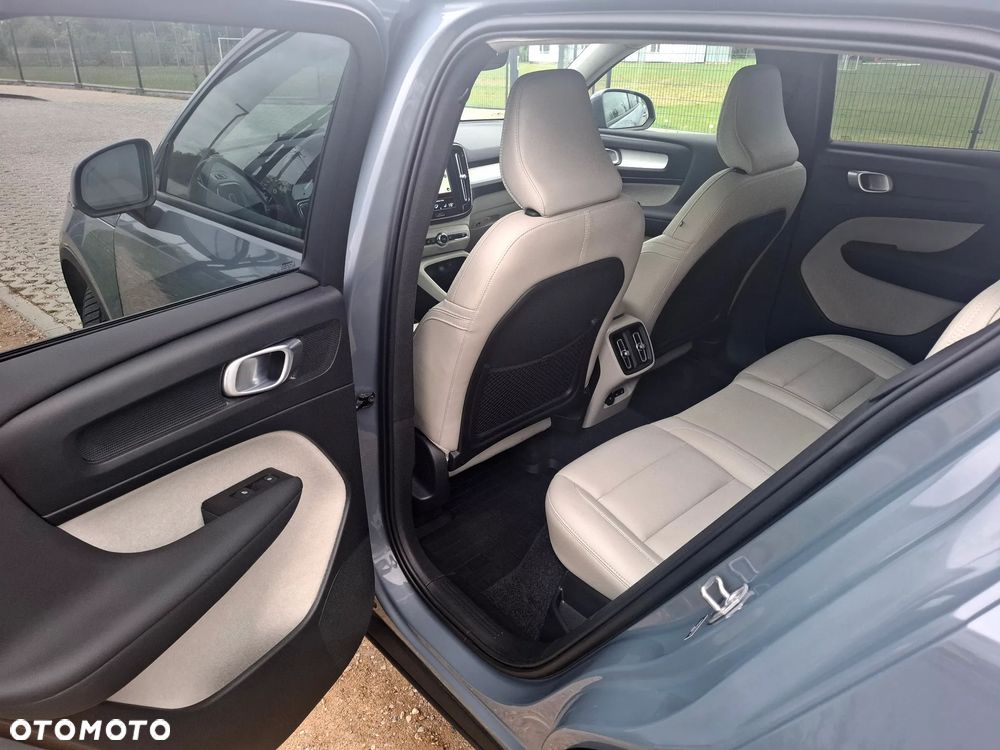 Volvo XC 40 T5 AWD Geartronic Momentum Pro - 22