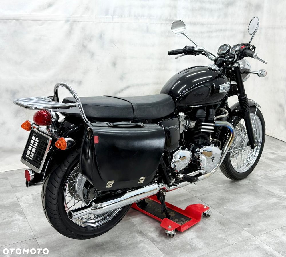 Triumph Bonneville - 11