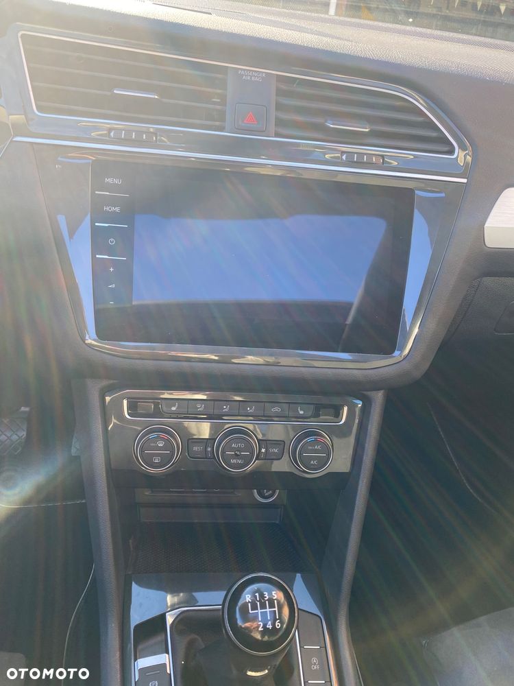 Volkswagen Tiguan 2.0 TDI SCR R-Line - 29