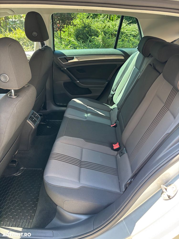 Volkswagen Golf - 5