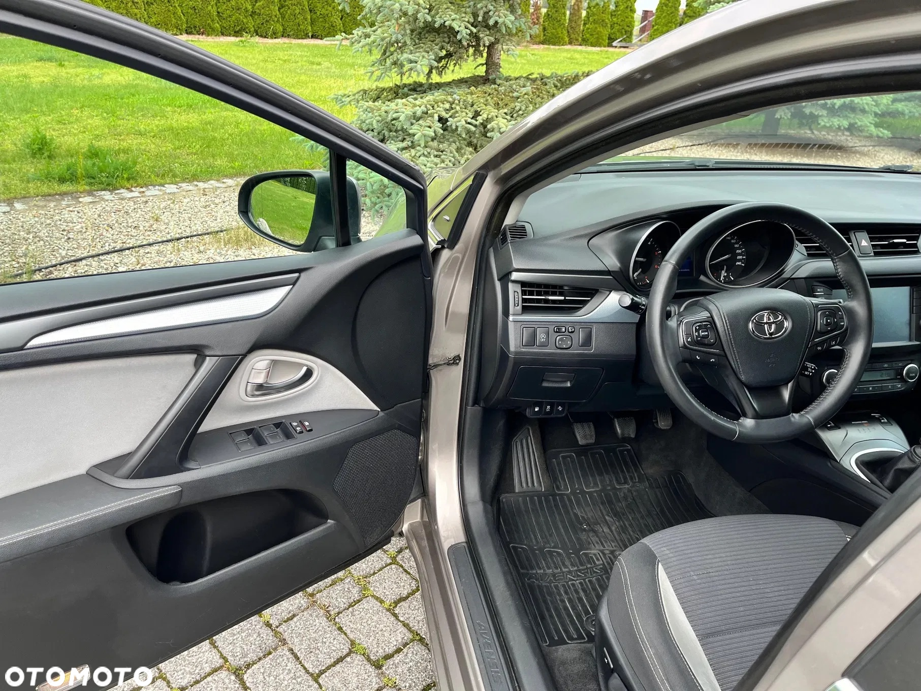 Toyota Avensis 1.6 D-4D Premium - 12
