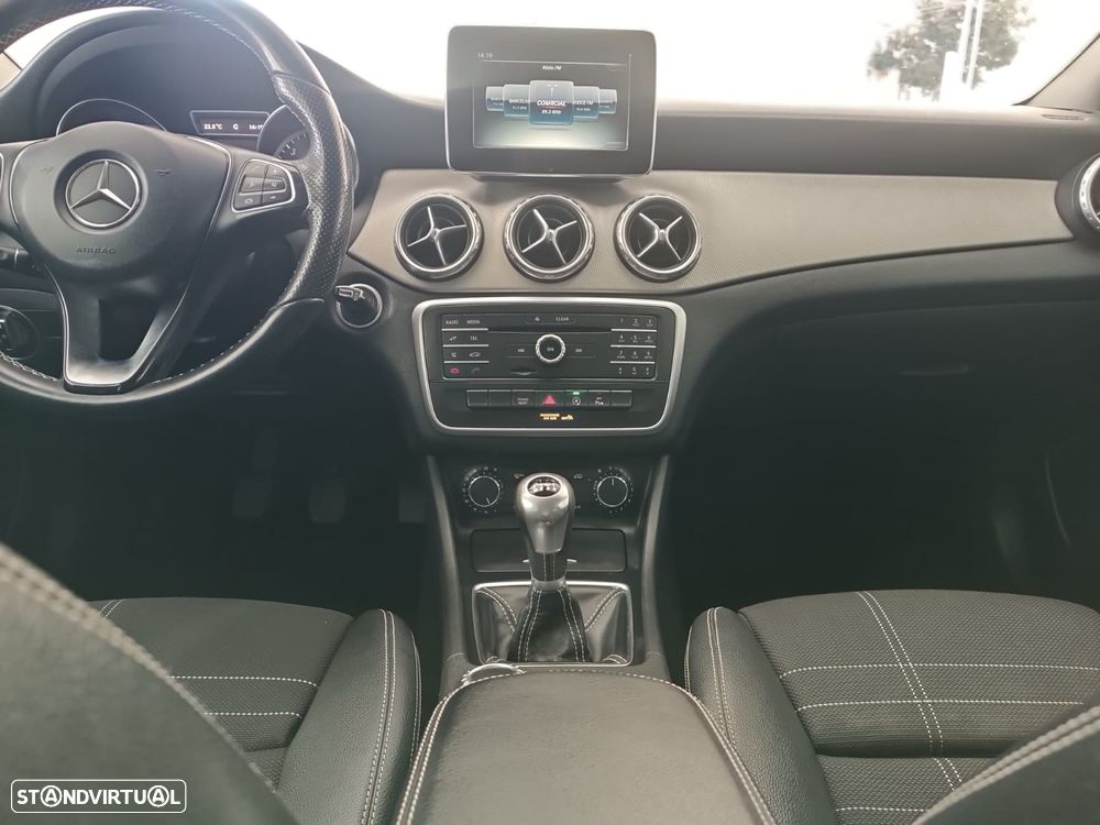 Mercedes-Benz GLA 180 d Urban - 19