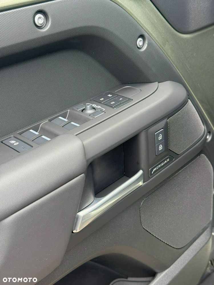 Land Rover Defender - 14