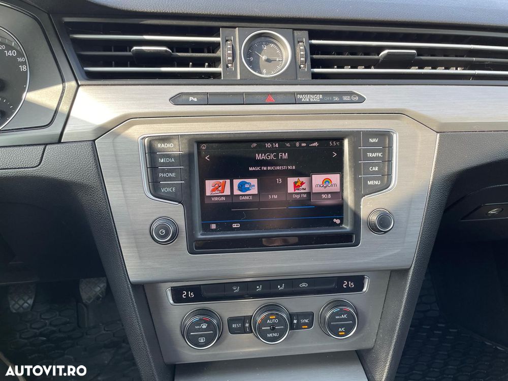 Volkswagen Passat - 12