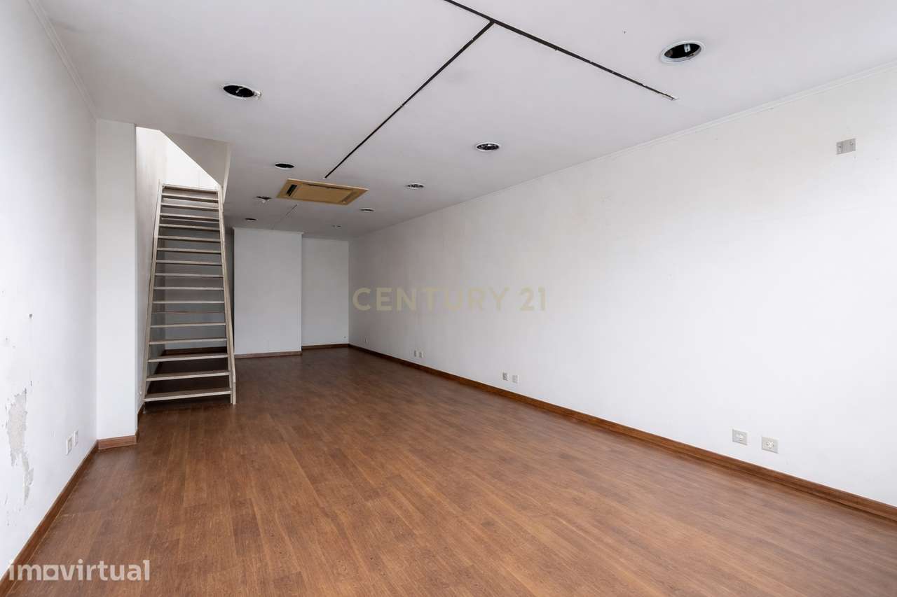Prédio no centro do Montijo - Grande imagem: 2/19
