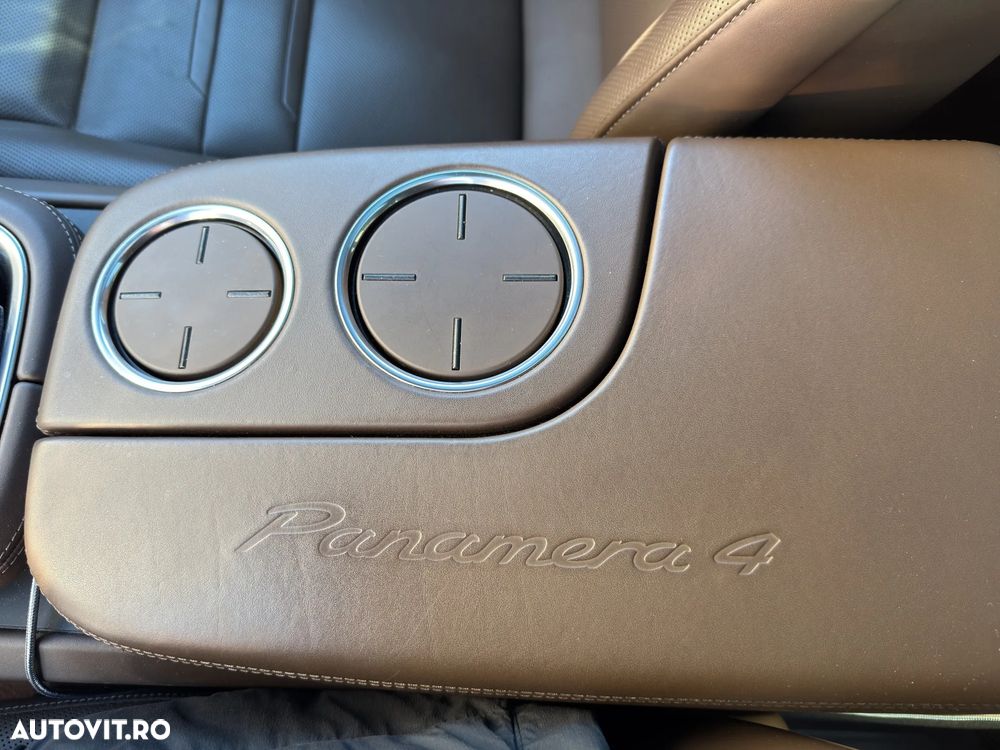 Porsche Panamera 4 Platinum Edition - 28