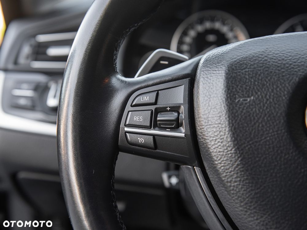 BMW Seria 5 528i xDrive Sport-Aut Luxury Line - 18