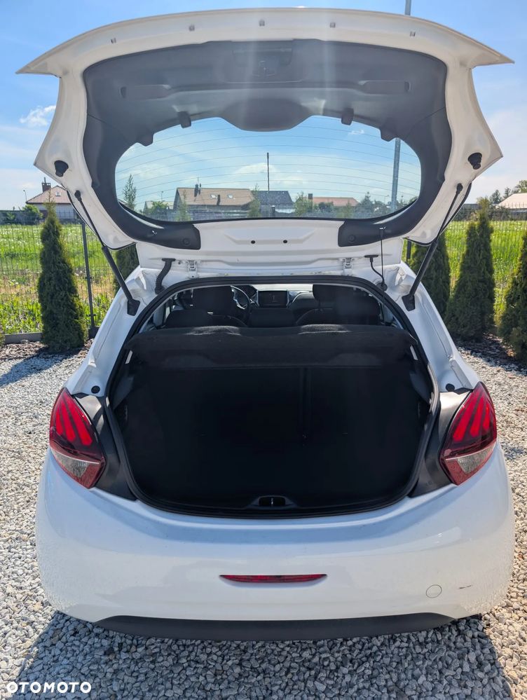 Peugeot 208 - 12