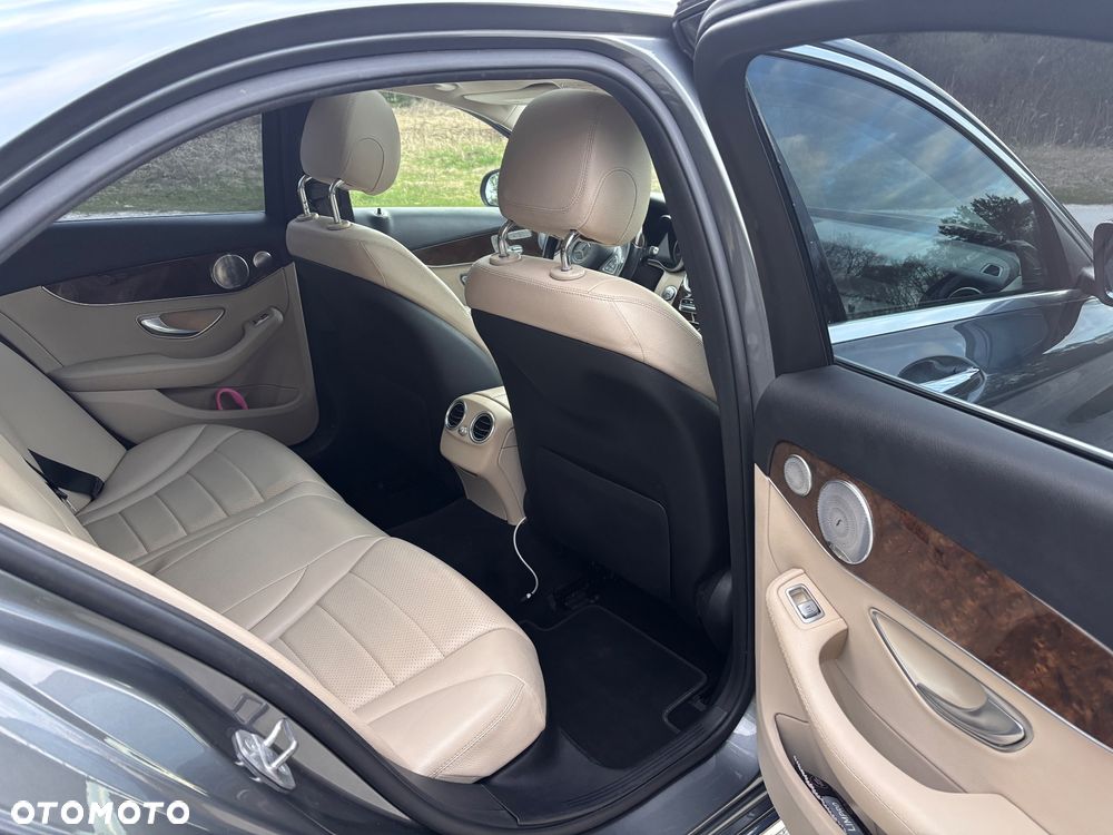 Mercedes-Benz Klasa C 300 9G-TRONIC - 8