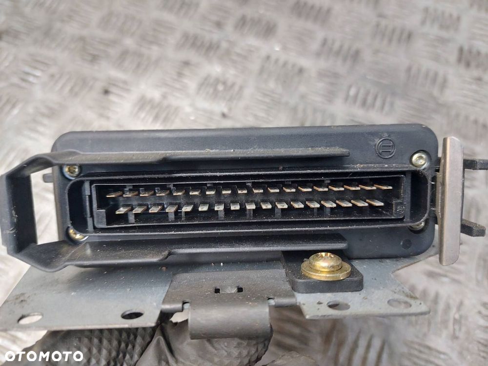 ZESTAW STARTOWY AUDI 80 B4 2.3 10v 4A0906264 8A0905851 - 3