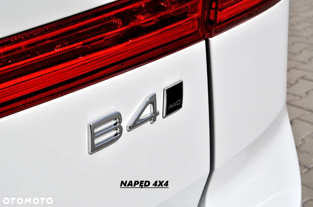 Volvo XC 60 B4 D AWD Plus Dark - 34