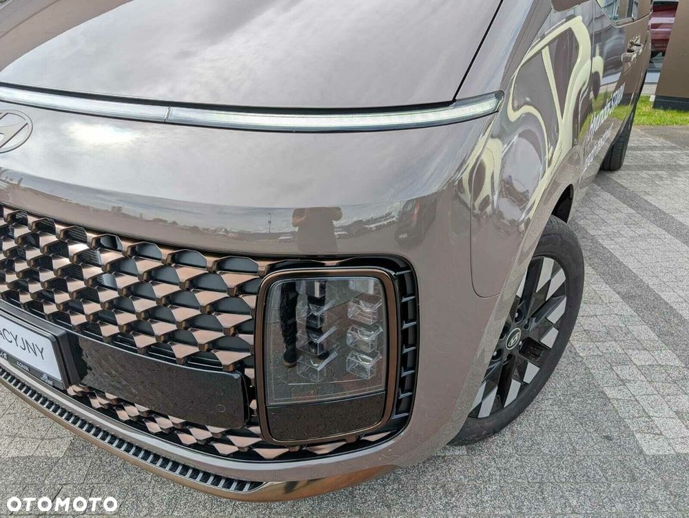 Hyundai Staria - 2