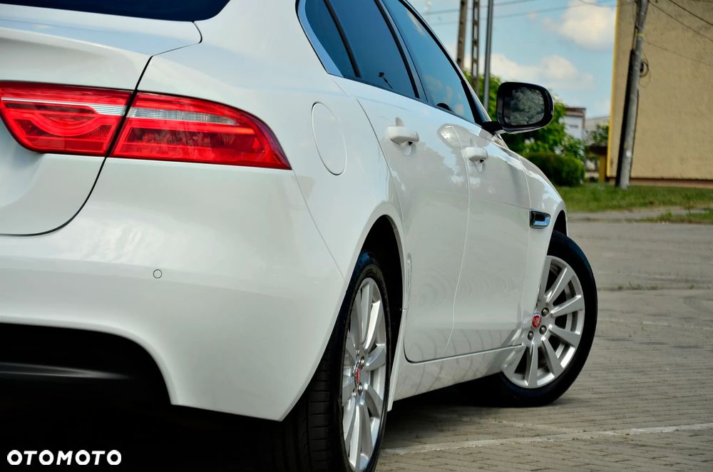 Jaguar XE 2.0 D Prestige - 18