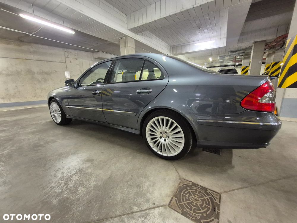 Mercedes-Benz Klasa E 500 4Matic Automatik Elegance - 37