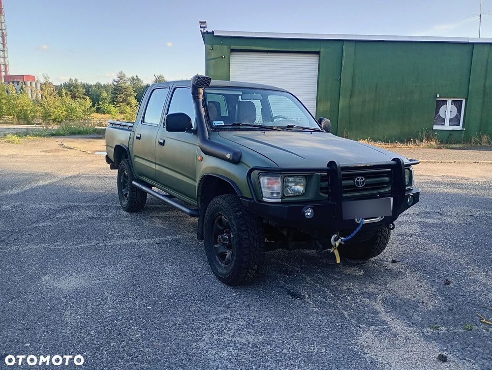 Toyota Hilux 4WD DLX - 2