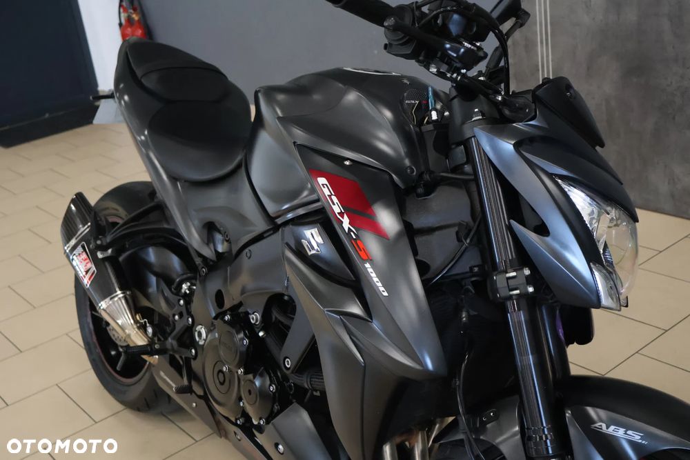 Suzuki GSX - 16