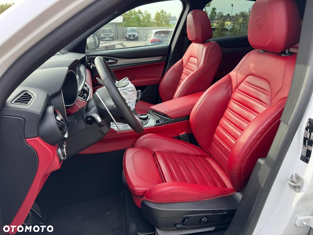 Alfa Romeo Stelvio 2.0 Turbo 16V AT8-Q4 Veloce Ti - 22