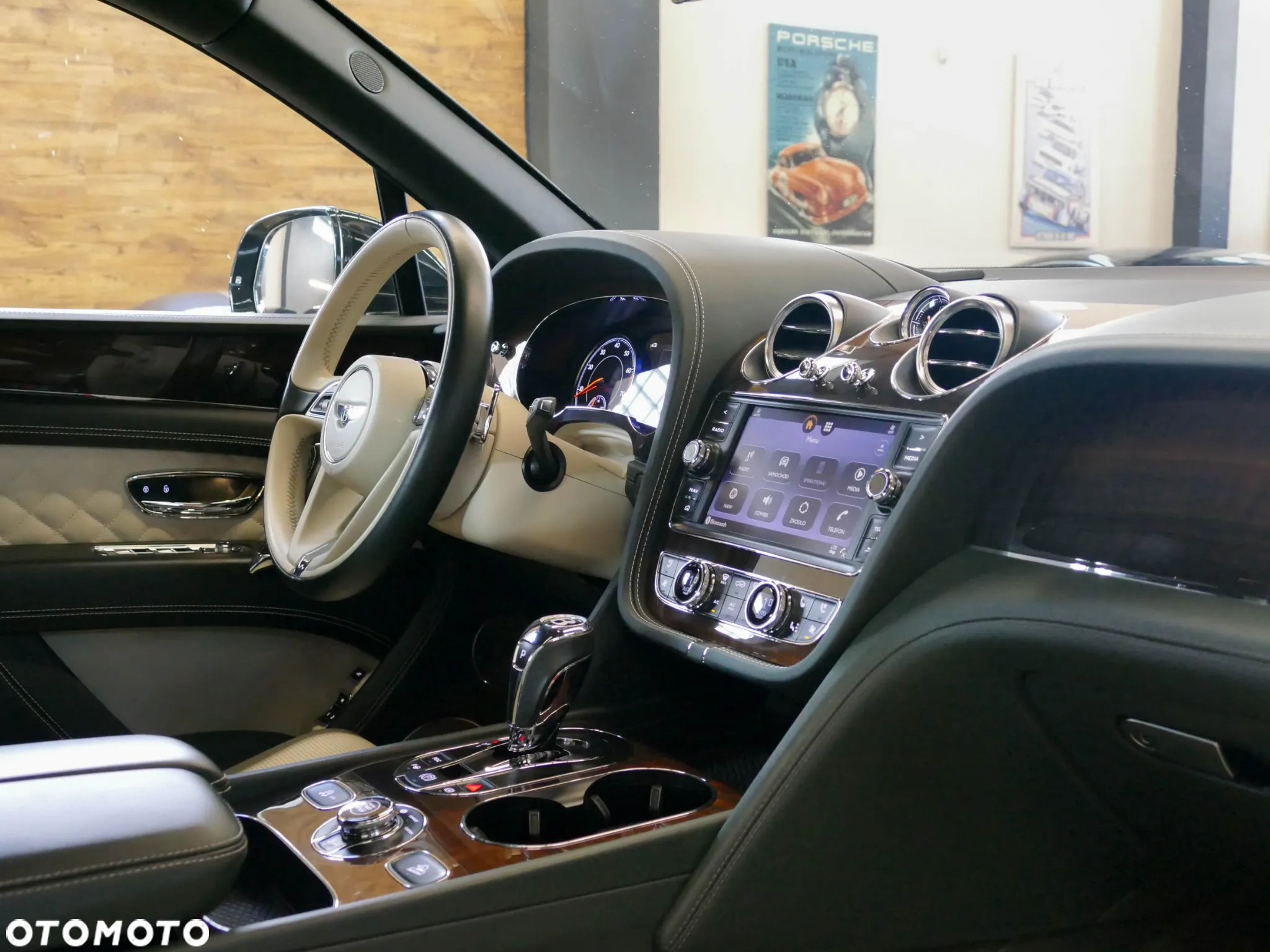 Bentley Bentayga W12 Mulliner - 13
